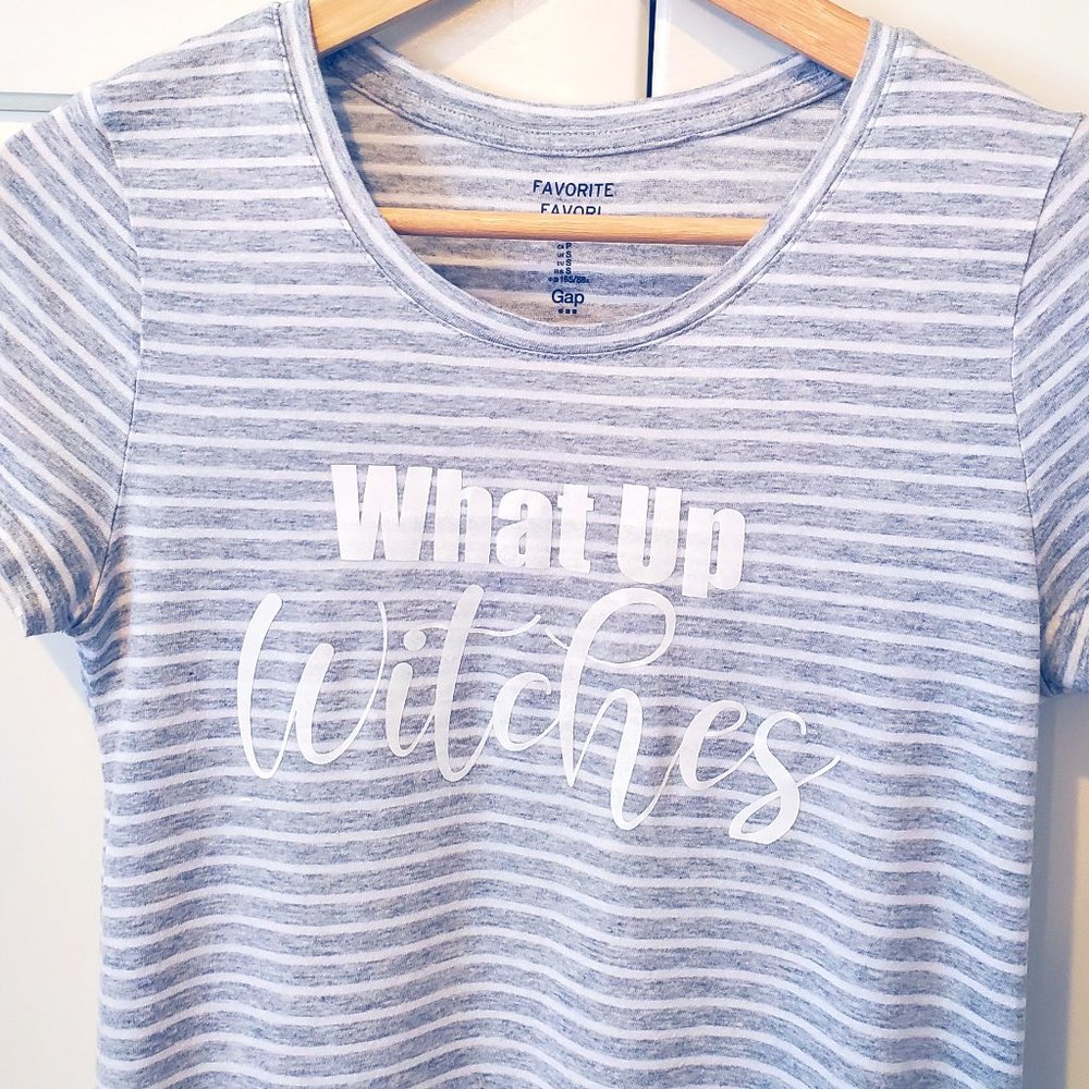 Womens Gray & White Tee Shirt Small